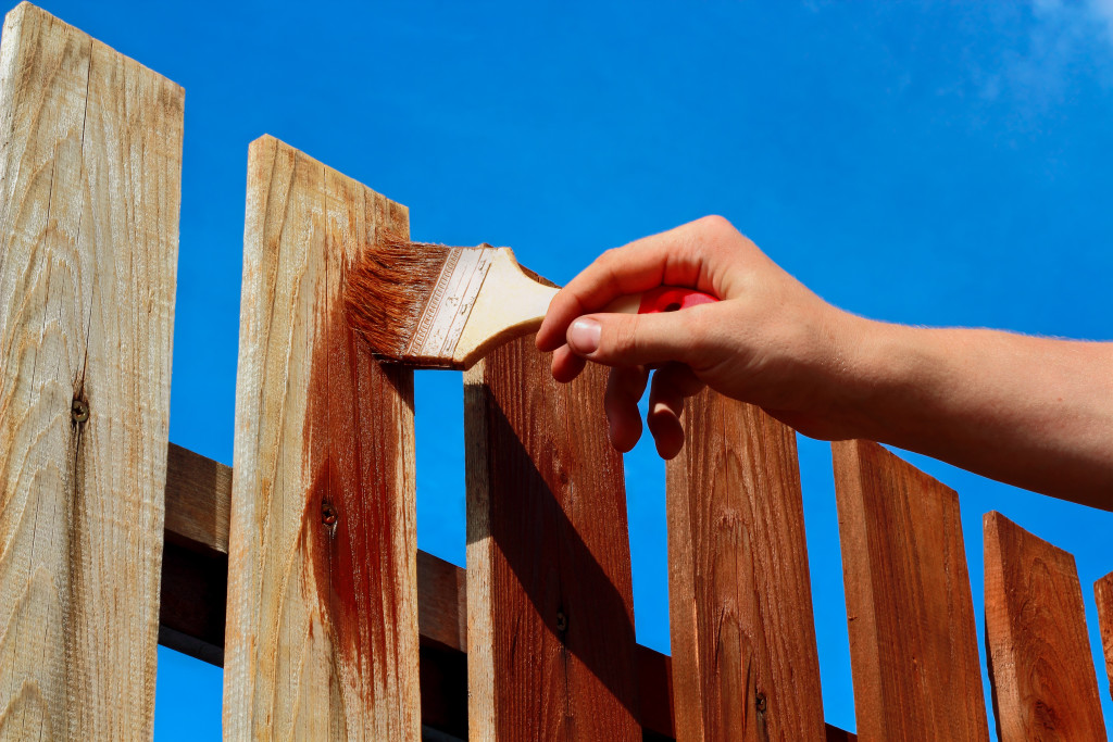 Painting wooden fence St Louis MO
