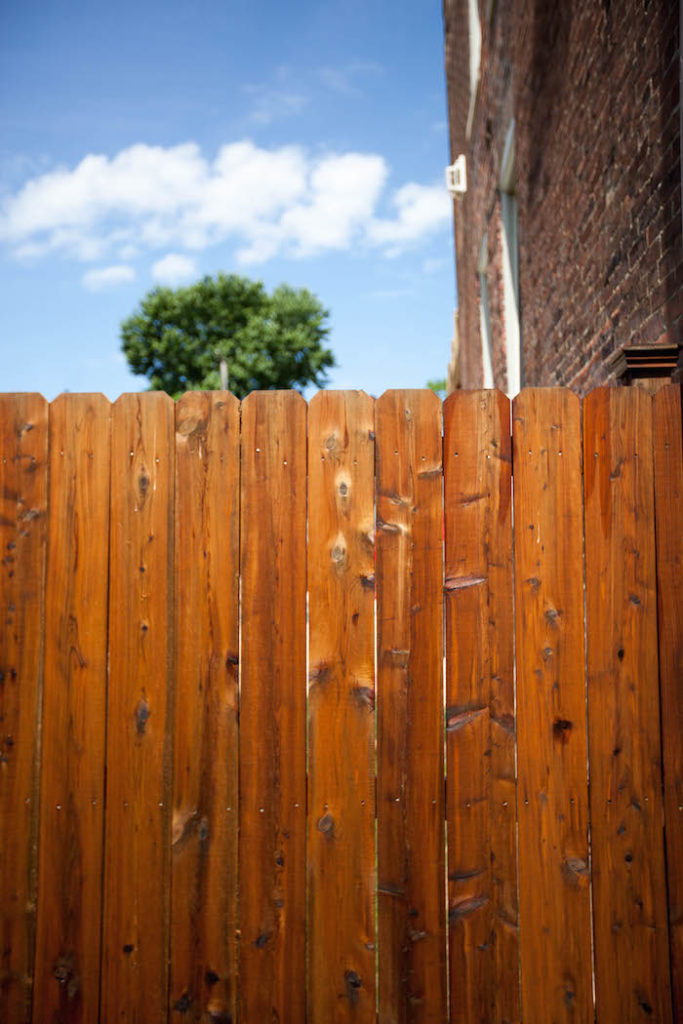 fence staining in St Louis
